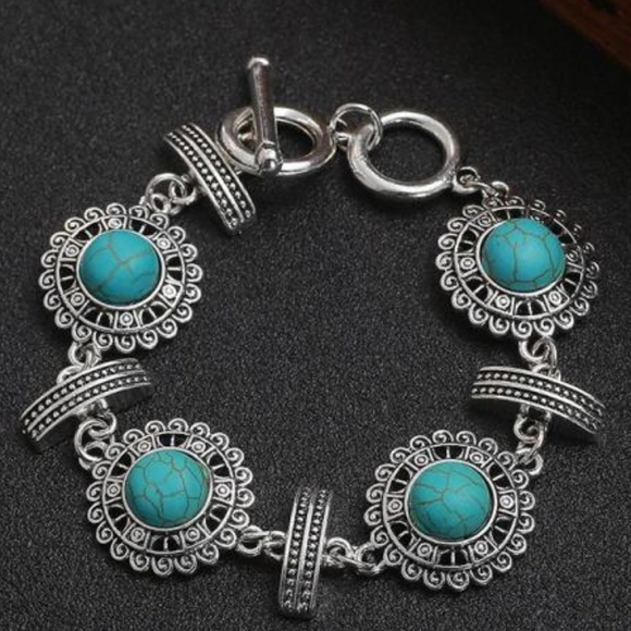 Jewelry - Natural Turquoise Stone Jewelry Bracelet      B4